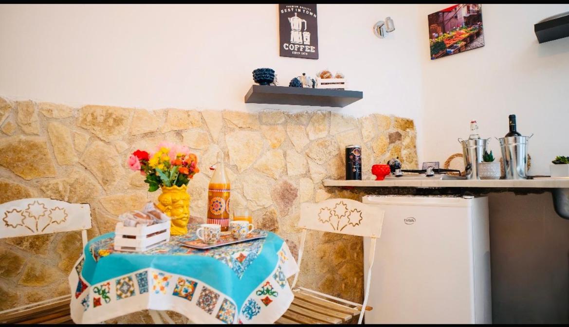 Albergheria Little Home Palermo Buitenkant foto